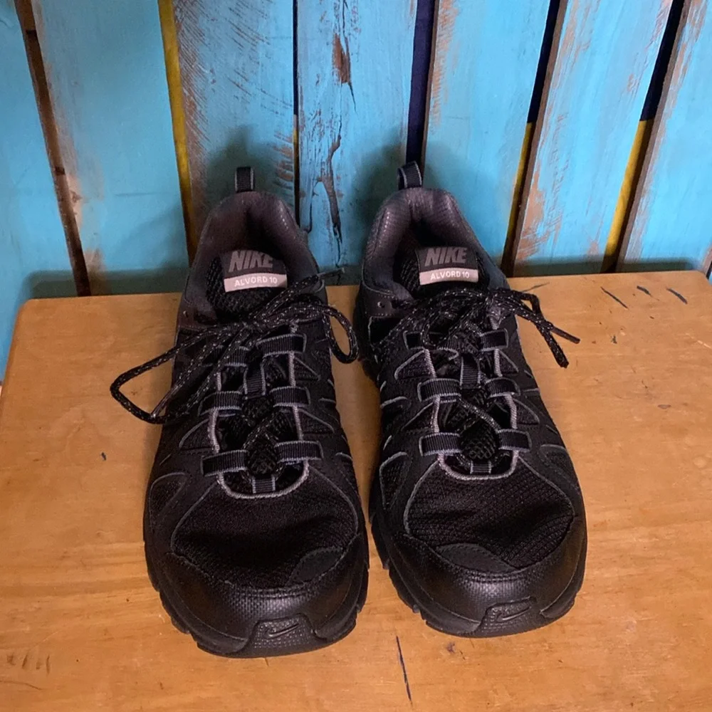 Nike Alvord 10 men’s trail running shoes size 7.5 black gray 516864-001